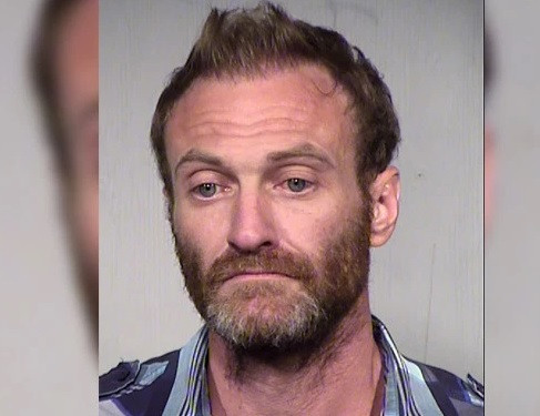 Un pacient externat a furat o ambulanță din curtea spitalului. Ce voia să facă cu ea