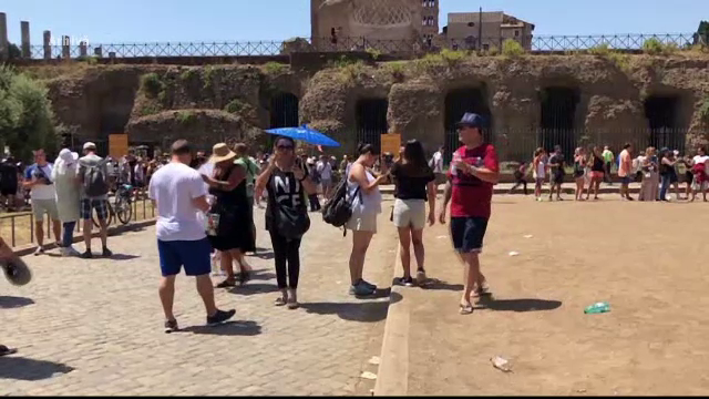 Sfaturi pentru vacanțe sigure. Cum să evitați să deveniți victimele hoților de buzunare