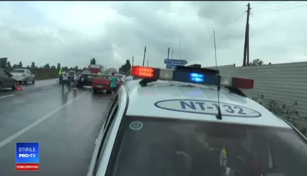 Accident cu 8 răniți, în Neamț. Greșeala făcută de șoferița care a provocat impactul