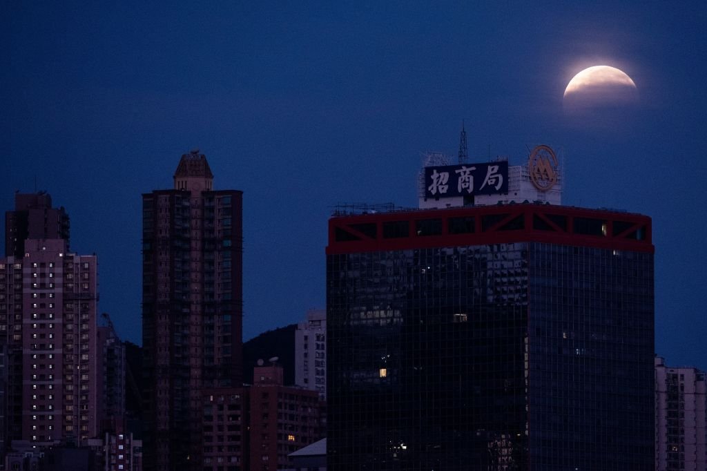 Eclipsa de luna la Hong Kong