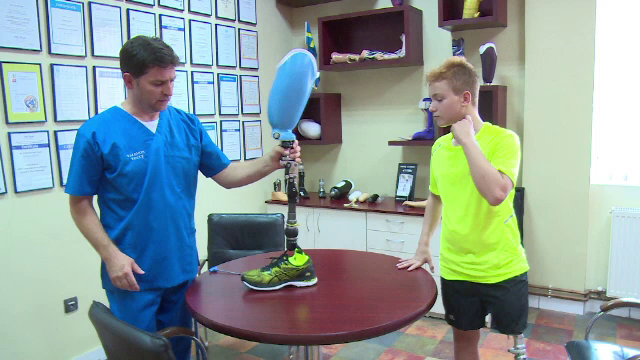 Povestea impresionantă a lui Arian. La 13 ani, a devenit campion la natație, deși a rămas fără un picior