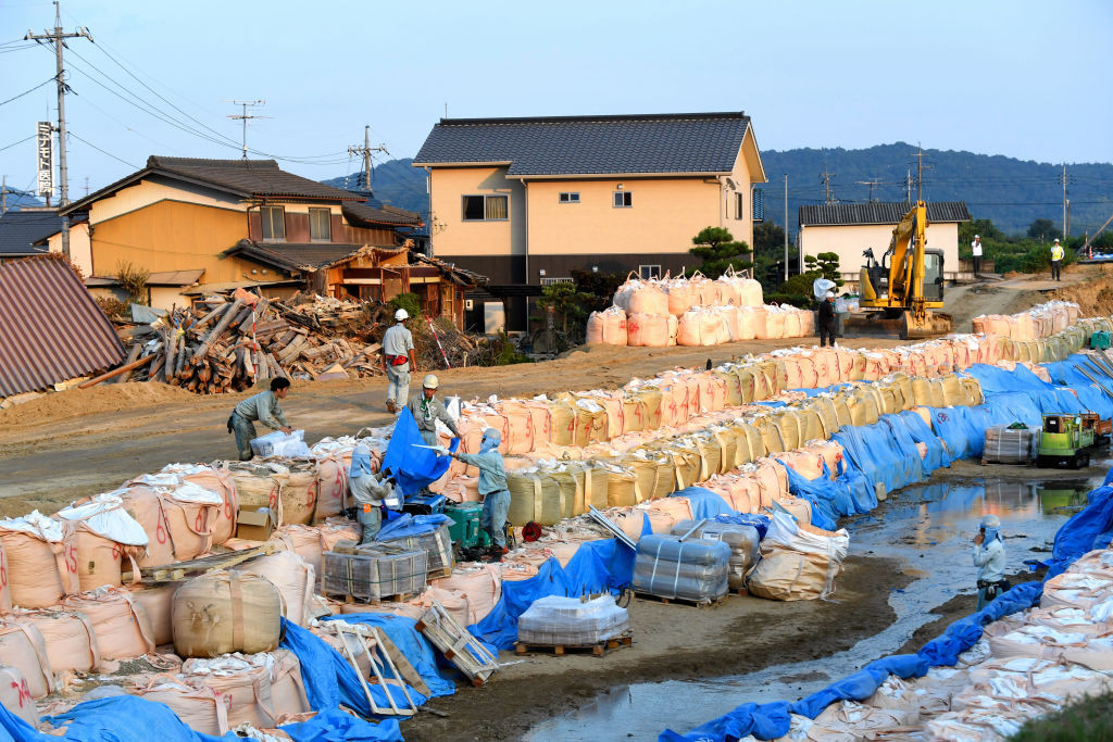 Japonia va fi lovită de un taifun ce ar putea produce un dezastru. Rafale de 180 km/h
