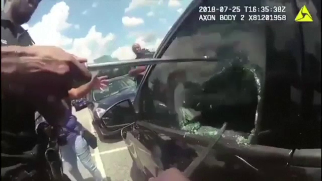 Fetiță de un an, încuiată în mașină de bunică, într-o zi caniculară