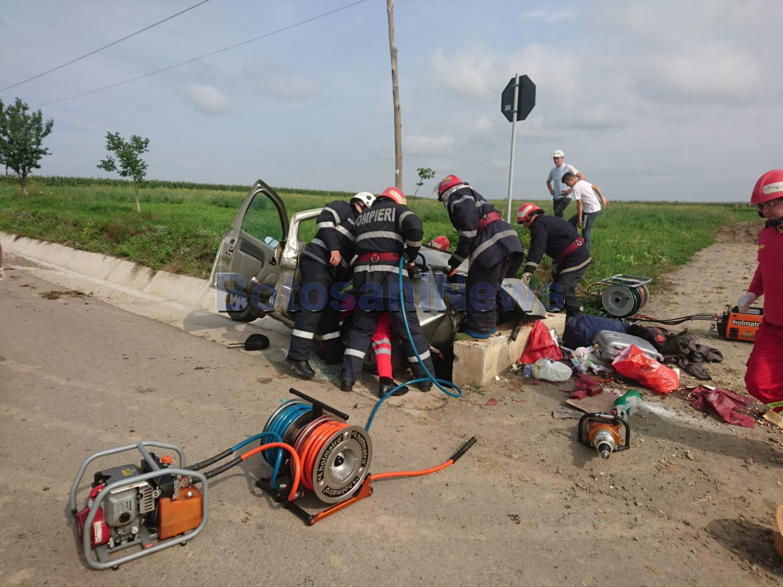 Mamă şi fiică, rănite într-un accident rutier produs în Botoșani