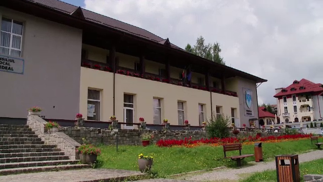 Turiștii care ajung la Predeal se plâng că stau numai între patru pereți