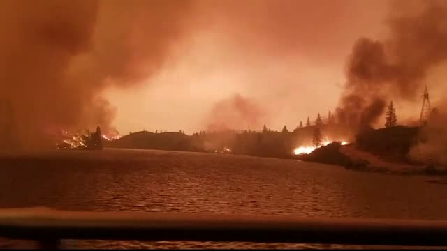 „Tornadă de foc” în California. Mii de oameni sunt în pericol