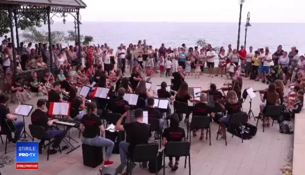 Concerte de muzică simfonică pe faleza Cazinoului din Constanța