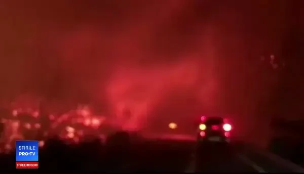„Tornadă de foc” surprinsă de un șofer din California, în zona afectată de incendii