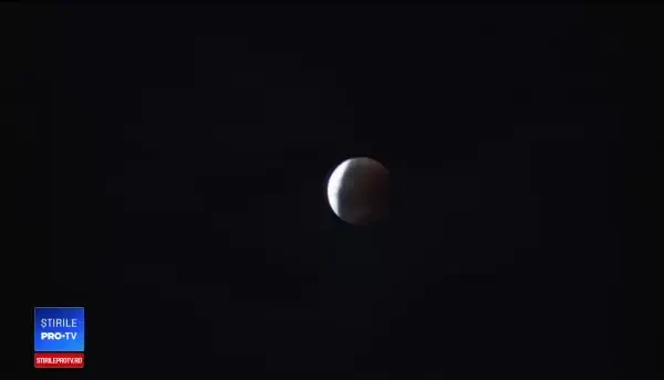 Eclipsa de lună de pe 27 iulie 2018. Coadă la Observatorul Astronomic