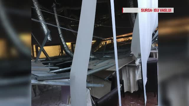 Tavanul unui restaurant din mall-ul din Vaslui s-a prăbuşit peste oameni. 3 răniţi, între care un copil