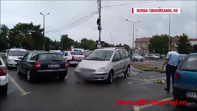 2 dintre cele 4 surori lovite de maşină în Oradea se zbat între viaţă şi moarte. Explicaţia accidentului