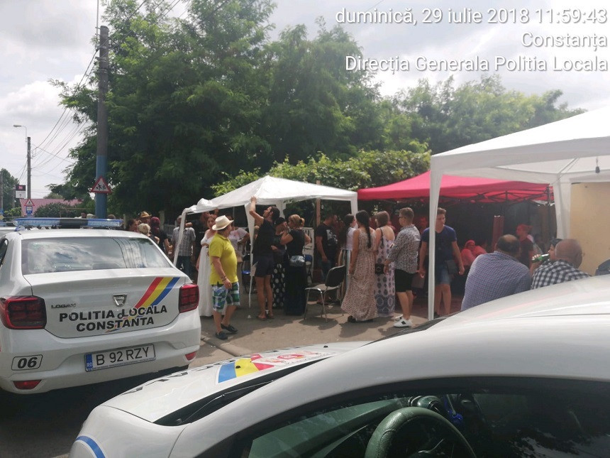 Zeci de persoane au blocat trotuarul și făceau gratar. Cum a intervenit Poliția