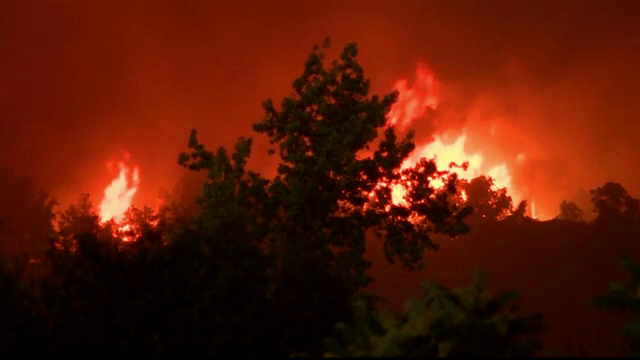 Doi copii și străbunica lor, găsiți morți după incendiile din California