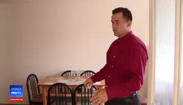 A construit două case pentru familii sărace doar din donaţii de pe Facebook.