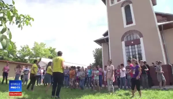 3.000 de copii săraci au mers pentru prima dată în tabără, cu ajutorul Arhiepiscopiei Iașilor