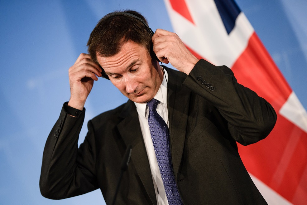 Ministrul britanic de externe a greşit naţionalitatea soţiei sale, în conferinţa de presă