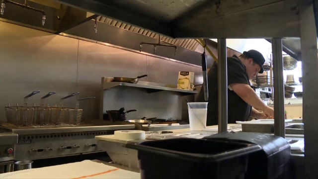 Gest impresionant al unui maestru bucătar din SUA. Angajează militari veterani