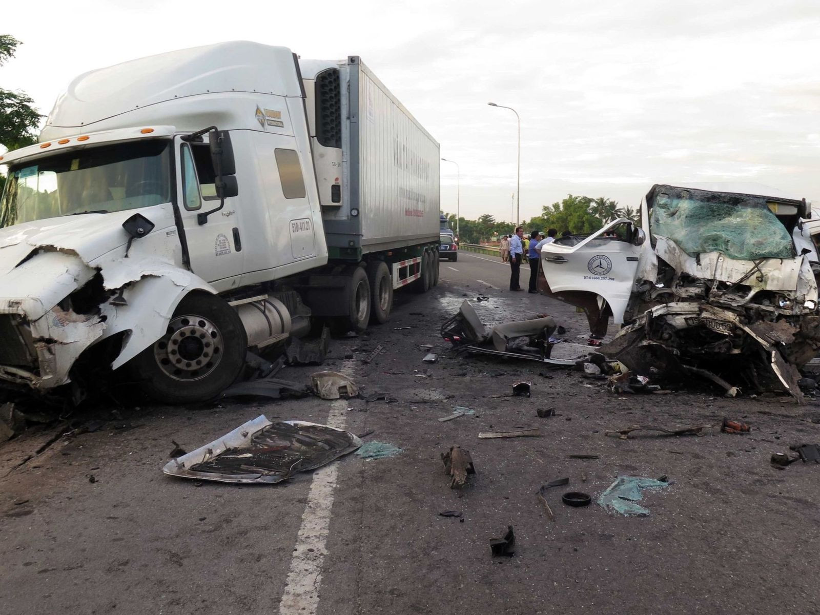 Tragedie pe șosea. Mirele și 12 membri ai familiei sale au murit în ziua nunții