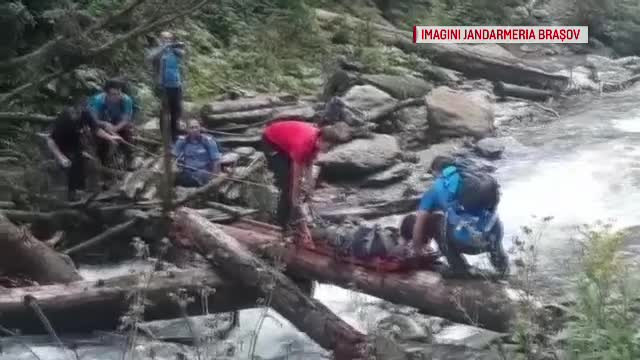 Un turist de 67 de ani şi-a rupt piciorul în Făgăraş. Ce s-a întâmplat apoi cu el