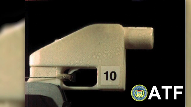 Un american creează arme cu ajutorul unei imprimante 3D. Avertismentul experților în securitate