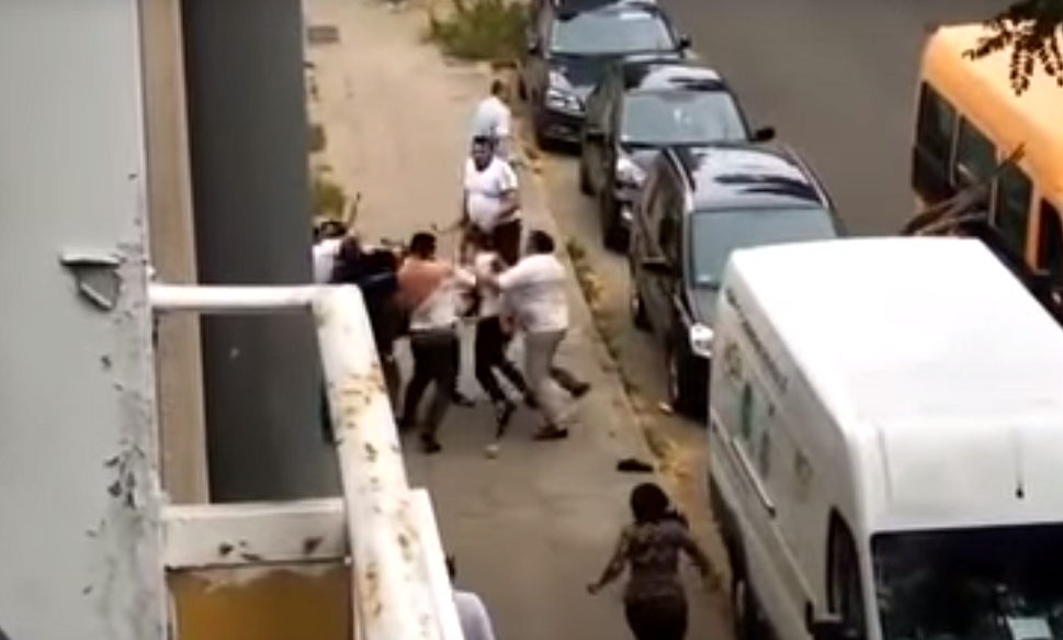 Bătaie între zeci de români, pe străzile unui oraş din Germania. VIDEO