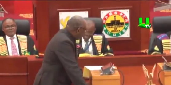 Parlamentarii din Ghana leșină de râs când aud numele bizare ale unor sate: ”Vaginul deștept”