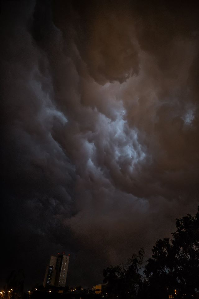 Aparitie infricosatoare pe cer, la Iasi, in timpul furtunii de marti seara