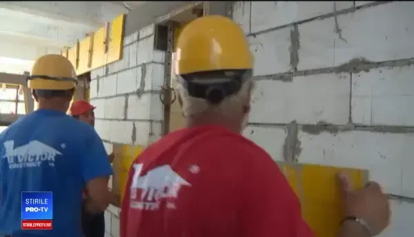 Oamenii străzii din vestul țării, ajutați să-și găsească loc de muncă. Ce a făcut un bărbat cu primii bani