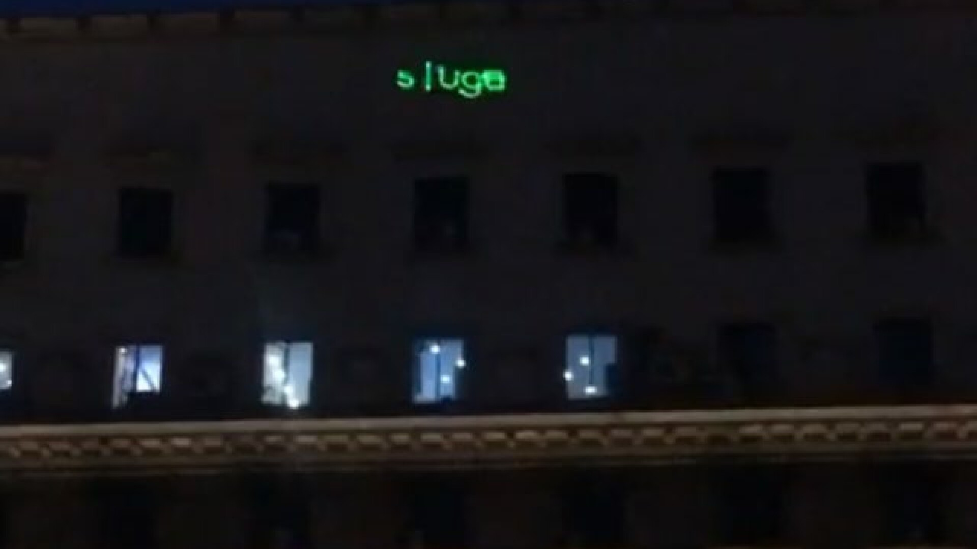 Proiecții laser pe sediul Ministerului de Interne: ”Poliția Română este slugă bună”