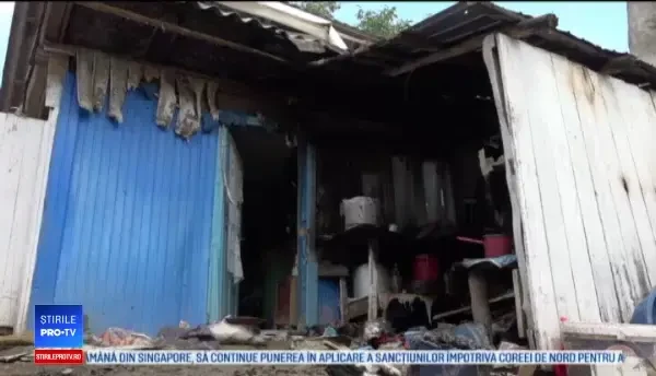 Incendiul din gospodăria unei bătrâne, lichidat de voluntari. De la ce a izbucnit