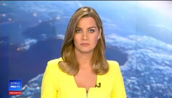 Operațiune de salvare a unui pui de barză prins între cablurile electrice. Alarma, dată de un copil