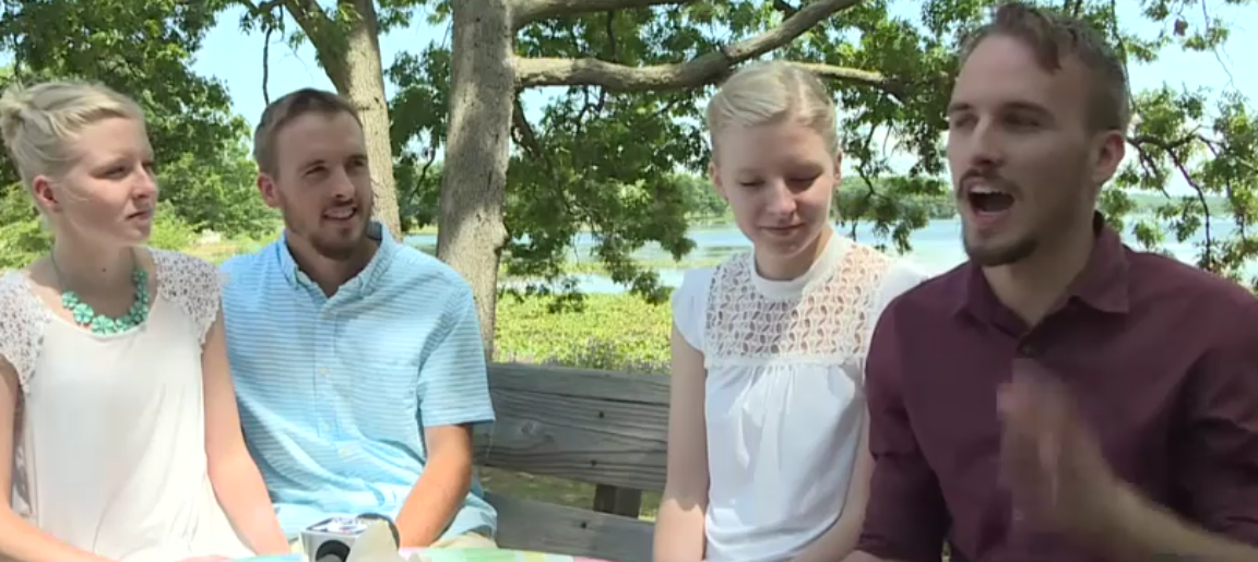 Gemene identice, căsătorite cu gemeni identici. Cei patru vor locui în același apartament