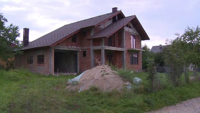 Mii de case noi ridicate de românii care lucrează în străinătate: ”Anul ăsta fac doar 2 camere”