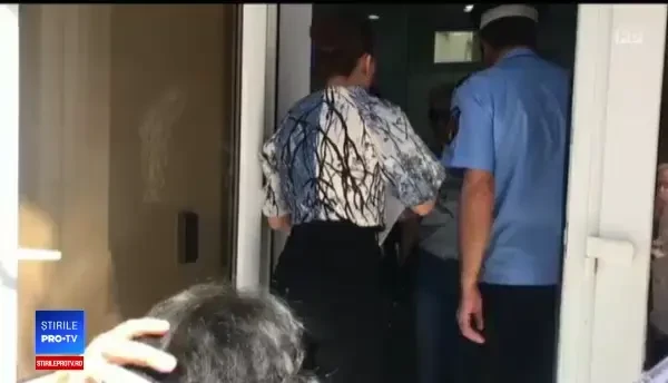 Scandal pe biletele gratuite în Grecia: Vreau să mă bronzez, nu mă vedeţi că sunt verde?