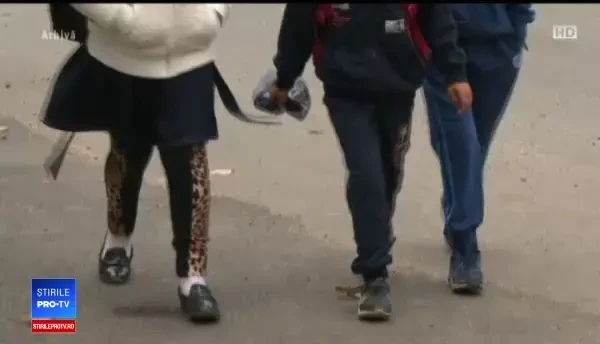 Bursa pe care o vor primi elevii defavorizați care nu adună peste 10 absențe pe semestru