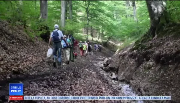 Tabăra din Carpaţi care atrage turişti din toată Europa. Unii vin de peste 20 de ani