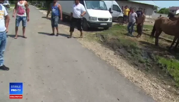 Ce a pățit un bărbat după ce a pierdut 5 lei la barbut și nu a avut de unde să îi dea