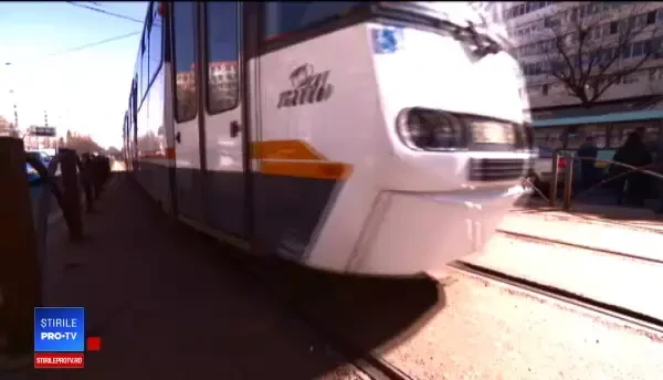 ANIMAȚIE GRAFICĂ. Cum a fost lovită de tramvai tânăra din Capitală. ”Vatmanul era șocat”