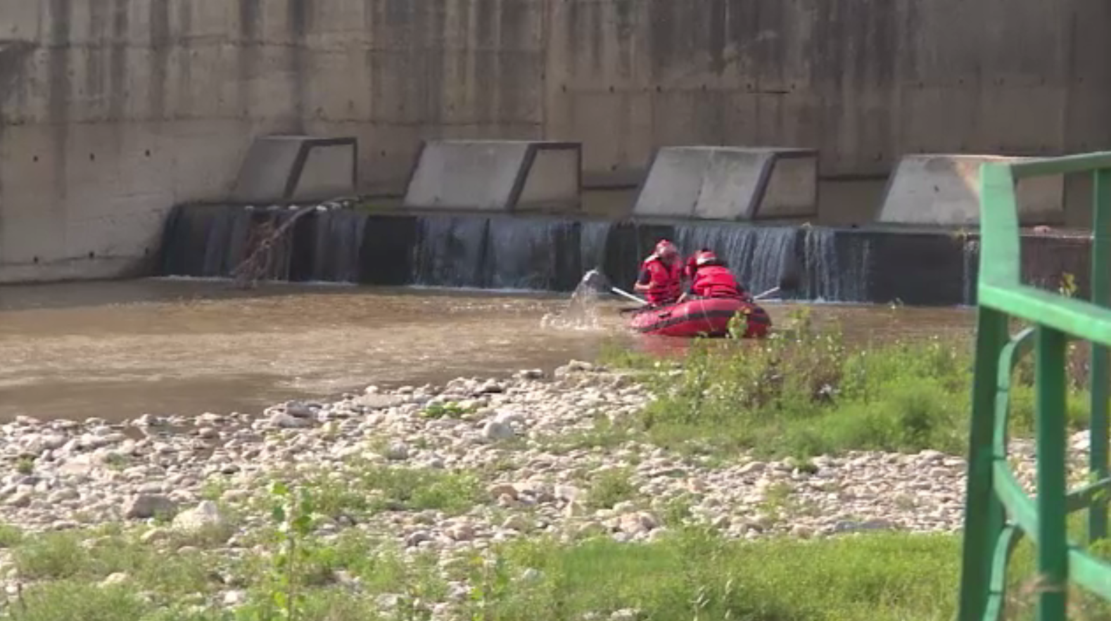 Moarte suspectă la Târgu Jiu. Cadavrul unul bărbat, găsit plutind în zona unui baraj