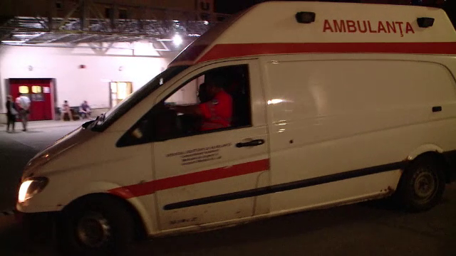 Înjunghiată de fostul iubit în restaurantul unde lucrează. Bărbatul a avut o criză de gelozie