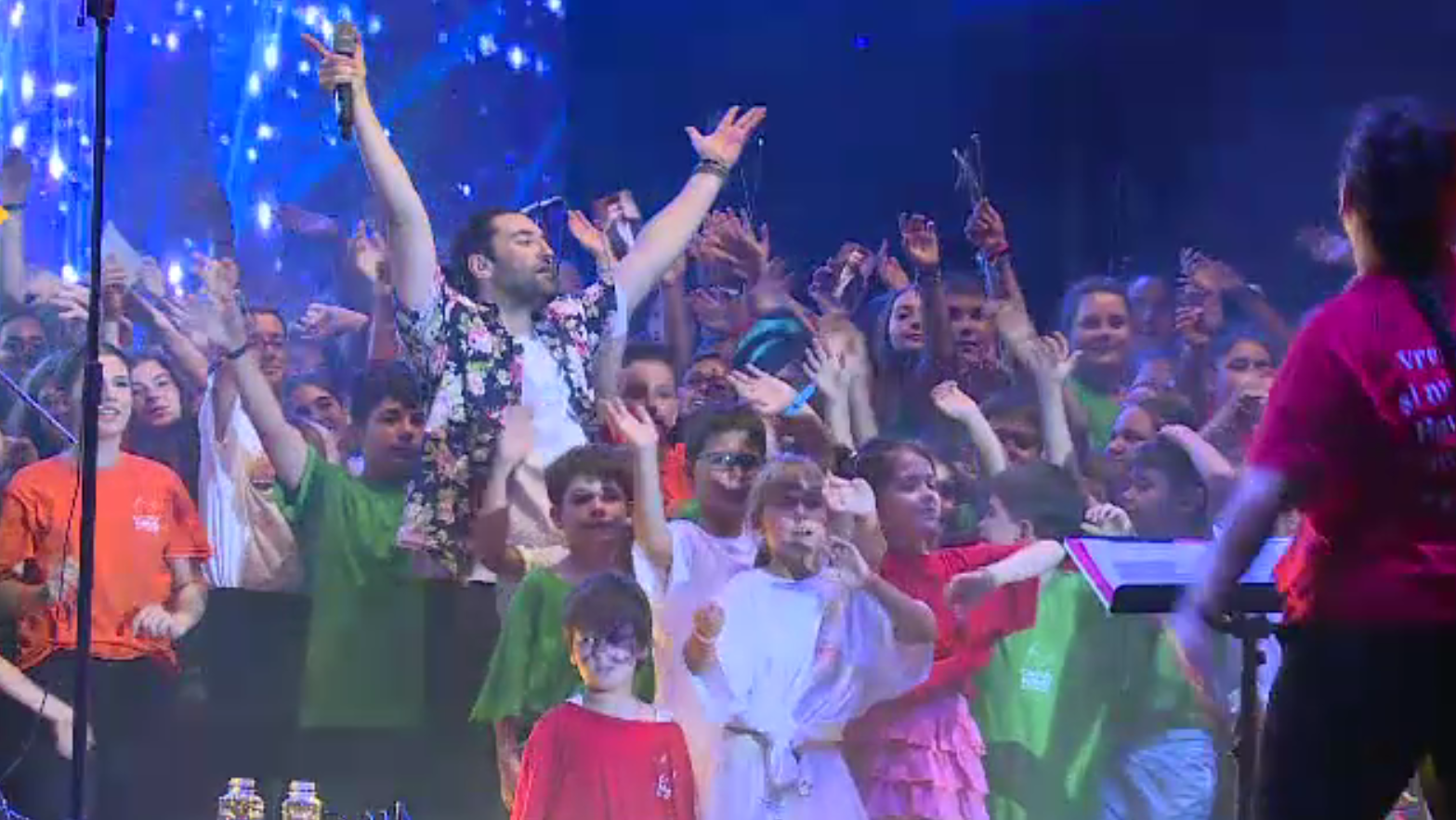 Sute de copii au cântat alături de Smiley la Festivalul Cantus Mundi. ”Mi-a plăcut să cânt cu el”