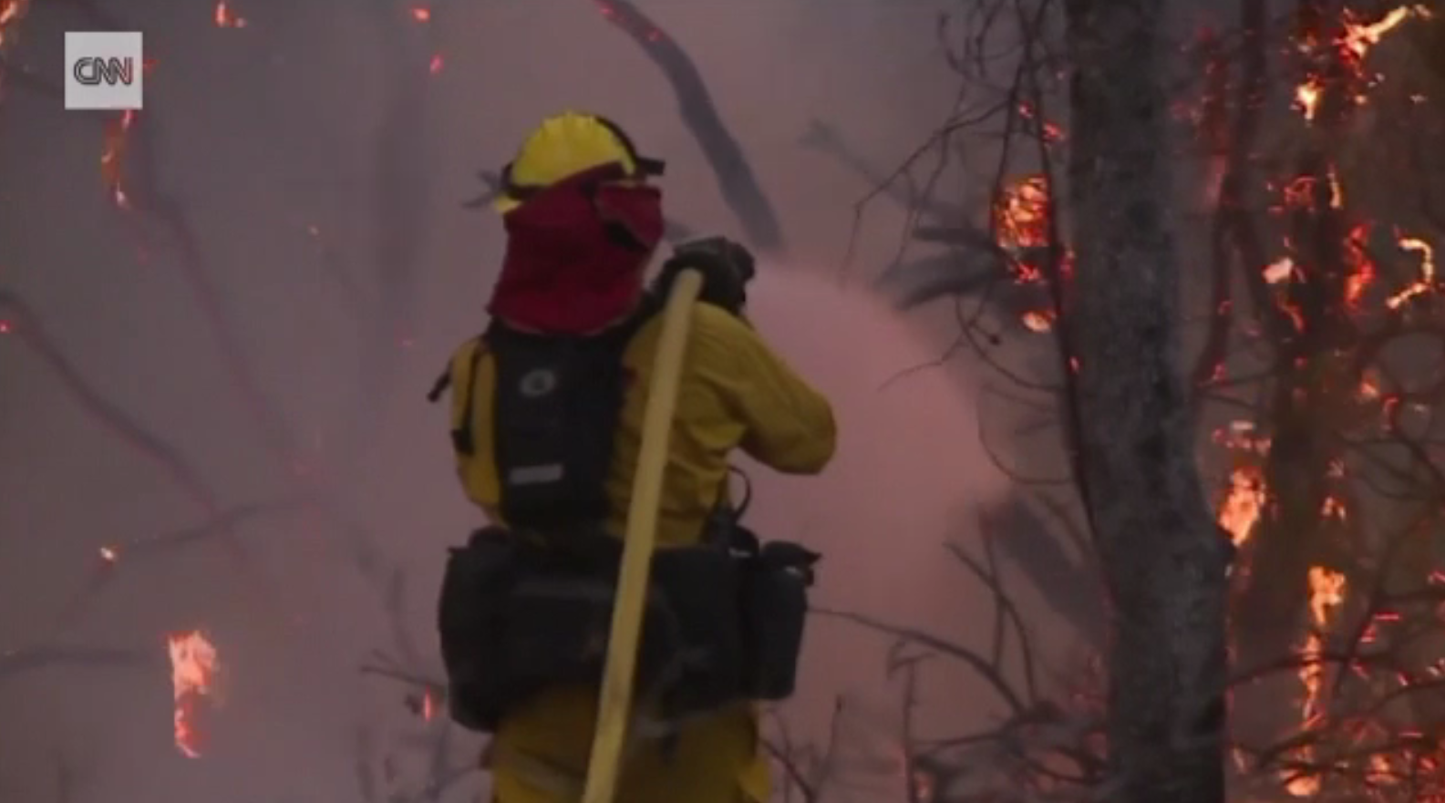 California, devastată de incendii, mii de evacuați: ”Unele case au ars până la temelii”