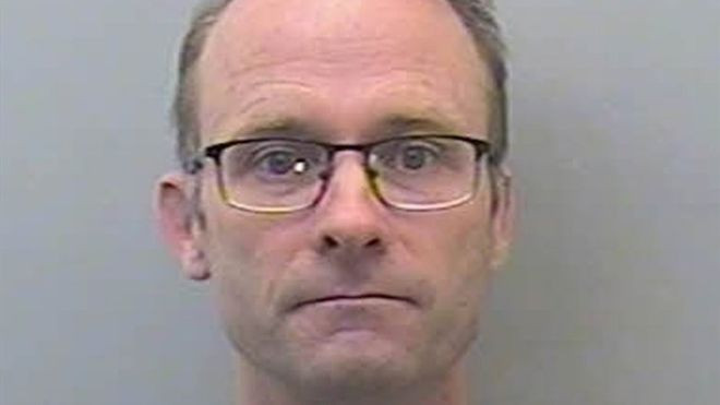 Un profesor s-a filmat în timp ce viola o fetiță legată la ochi. Pedeapsa primită