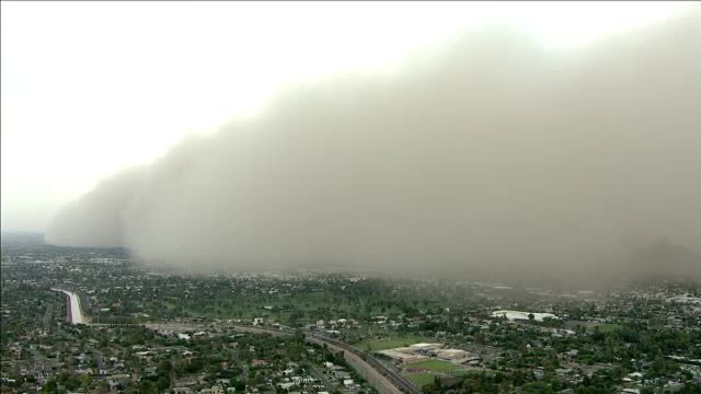 O uriașă furtună de nisip a acoperit orașul american Phoenix