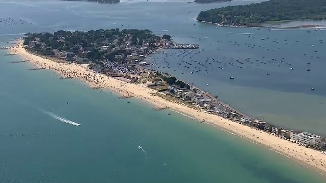 Caniculă în Europa. 100 de oameni lăsați să doarmă într-un magazin cu aer condiționat