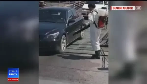 Pesta porcină africană face ravagii în România. Angajați filmați mimând dezinfecția mașinilor