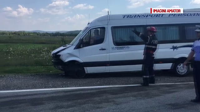Un șofer a murit după ce i s-a făcut rău la volan și a izbit un microbuz cu pasageri