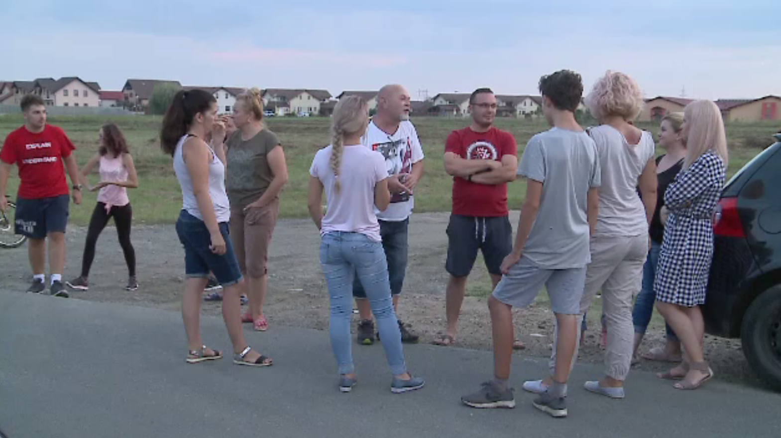 Au plătit bani grei pentru o casă într-un cartier rezidențial, dar nu au drum de acces. Mesajul dezvoltatorului