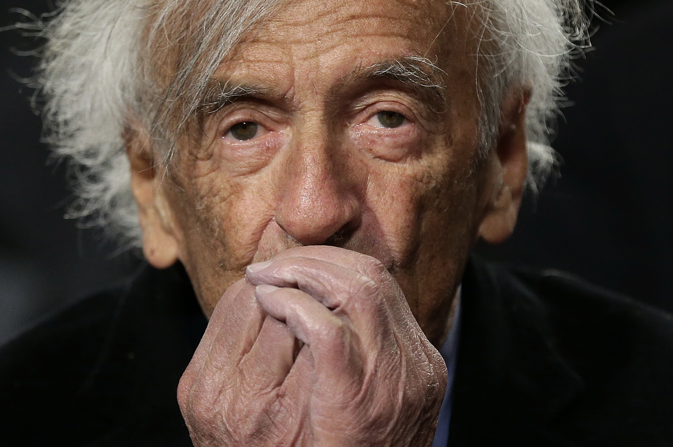 Ce scrie BBC despre mesajele antisemite de pe casa lui Elie Wiesel, din Sighetu Marmaţiei