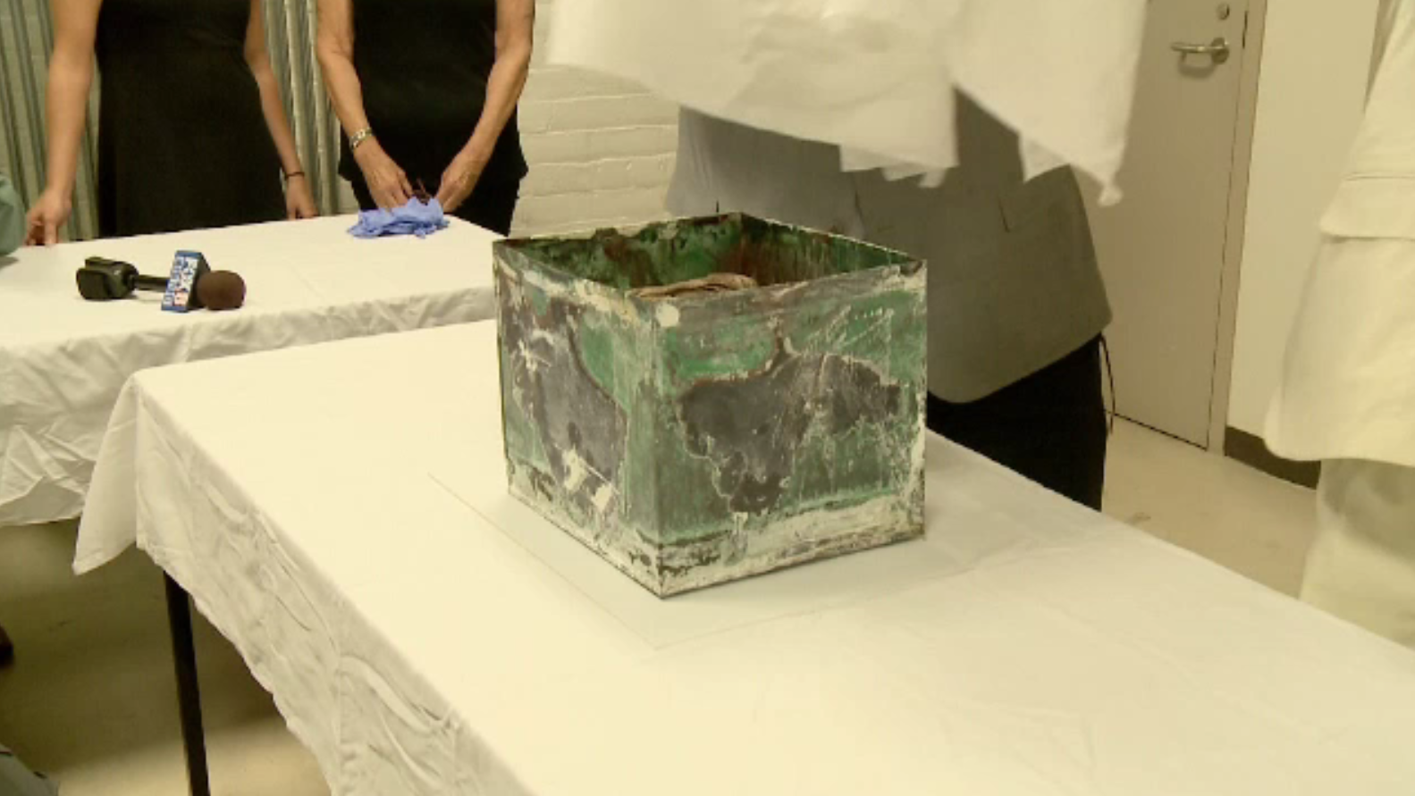 O ”capsulă a timpului” găsită în New Orleans, deschisă după 105 ani. Ce ascundea